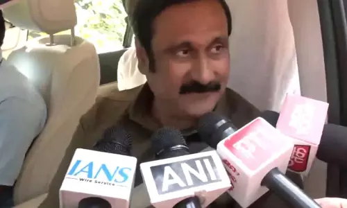 तमिलनाडु विधानसभा में PMK का वॉकआउट तमिलनाडु विधानसभा में PMK का वॉकआउट