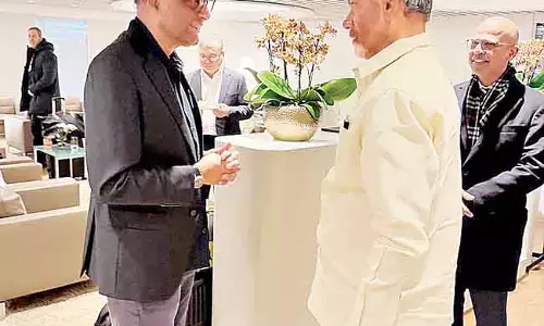 Andhra : ज्यूरिख एयरपोर्ट पर चंद्रबाबू का भव्य स्वागत