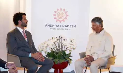 Andhra : CM चंद्रबाबू ने UAE के वित्त मंत्री से मुलाकात की Andhra : CM चंद्रबाबू ने UAE के वित्त मंत्री से मुलाकात की