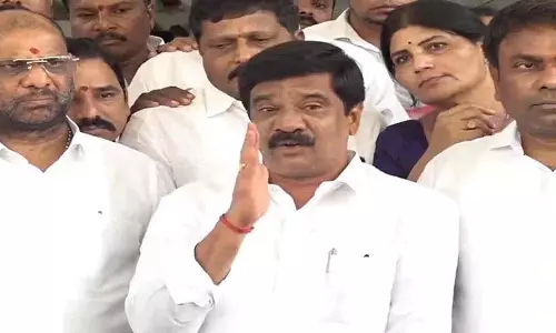 हम केसीआर के सिपाही हैं.. हम डरते नहीं हैं: Vemula Prashanth Reddy हम केसीआर के सिपाही हैं.. हम डरते नहीं हैं: Vemula Prashanth Reddy
