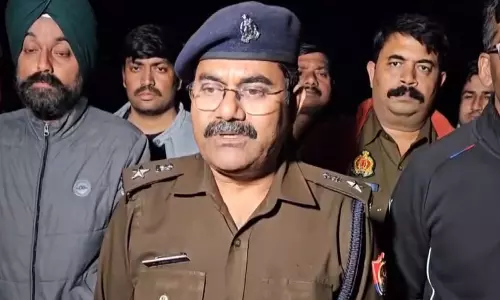 Jhansi में पुलिस मुठभेड़ में दो डकैती के आरोपी घायल, नकदी और हथियार बरामद Jhansi में पुलिस मुठभेड़ में दो डकैती के आरोपी घायल, नकदी और हथियार बरामद