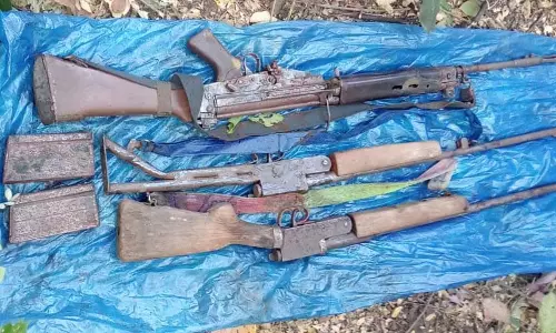 सरेंडर महिला नक्सली की निशानदेही पर बड़ी सफलता, माओवादियों का हथियार डम्प बरामद सरेंडर महिला नक्सली की निशानदेही पर बड़ी सफलता, माओवादियों का हथियार डम्प बरामद