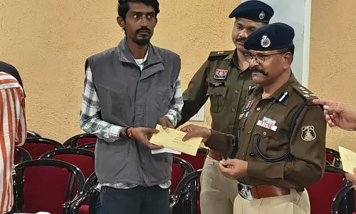रायपुर पुलिस ने गुम-चोरी 200 नग मोबाईल ढूंढ निकाले रायपुर पुलिस ने गुम-चोरी 200 नग मोबाईल ढूंढ निकाले