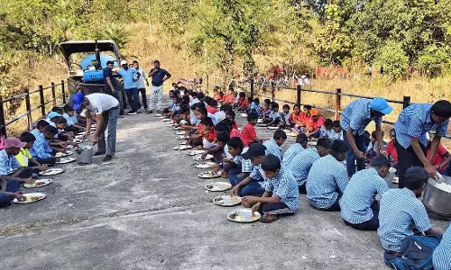 Nashik : सरकारी आश्रम स्कूल ने स्टूडेंट्स के लिए नेचर एजुकेशन प्रोग्राम होस्ट किया