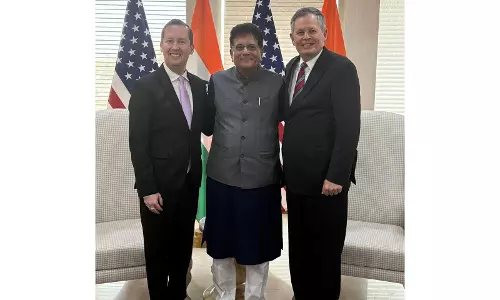 US सीनेटर डेन्स ने भारत की फलदायी यात्रा का समापन किया और द्विपक्षीय संबंधों को आगे बढ़ाया US सीनेटर डेन्स ने भारत की फलदायी यात्रा का समापन किया और द्विपक्षीय संबंधों को आगे बढ़ाया