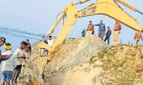 Bareilly: रामगंगा में मिली मृत गायों की खबर ने बढ़ाई सनसनी Bareilly: रामगंगा में मिली मृत गायों की खबर ने बढ़ाई सनसनी