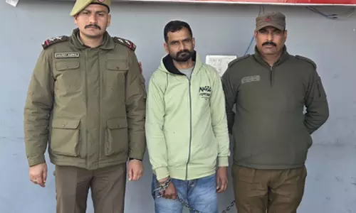 J&K: रियासी में नियम उल्लंघन करने वालों पर पुलिस की कार्रवाई J&K: रियासी में नियम उल्लंघन करने वालों पर पुलिस की कार्रवाई