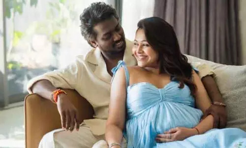 डायरेक्टर एटली के घर फिर गूँजेंगी किलकारियां: पत्नी Priya संग शेयर की गुड न्यूज़ डायरेक्टर एटली के घर फिर गूँजेंगी किलकारियां: पत्नी Priya संग शेयर की गुड न्यूज़