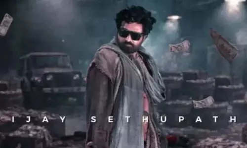 Vijay Sethupathi और पुरी जगन्नाथ का धमाका: स्लम डॉग 33 का फर्स्ट लुक आउट Vijay Sethupathi और पुरी जगन्नाथ का धमाका: स्लम डॉग 33 का फर्स्ट लुक आउट