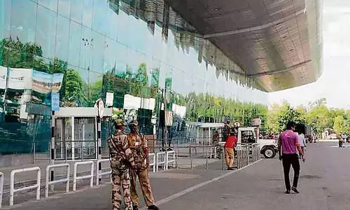 Amritsar एयरपोर्ट पर थाईलैंड की महिला यात्री को नशीले पदार्थों के साथ पकड़ा गया Amritsar एयरपोर्ट पर थाईलैंड की महिला यात्री को नशीले पदार्थों के साथ पकड़ा गया