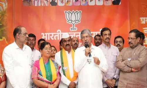 पुणे के शिरुर इलाके के पूर्व NCP विधायकों के परिवार BJP में शामिल हुए