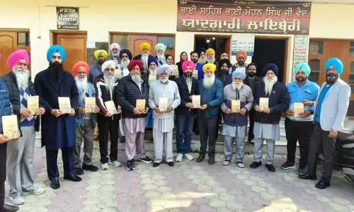 Amritsar: लाइब्रेरी में बुक रिलीज़ फंक्शन हुआ Amritsar: लाइब्रेरी में बुक रिलीज़ फंक्शन हुआ