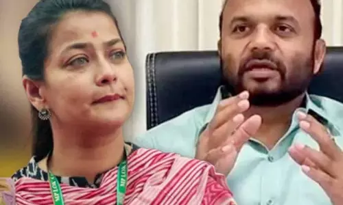 Jayakumar Gore ने प्रणीति शिंदे को परेशान करने वाले कॉर्पोरेटर्स को लेकर चेतावनी दी Jayakumar Gore ने प्रणीति शिंदे को परेशान करने वाले कॉर्पोरेटर्स को लेकर चेतावनी दी