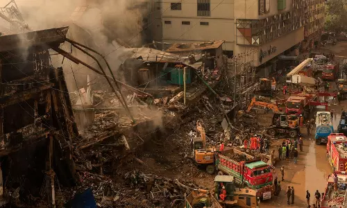 Pakistan: कराची के गुल प्लाजा में लगी आग में 26 लोगों की मौत, 81 लोग अभी भी लापता