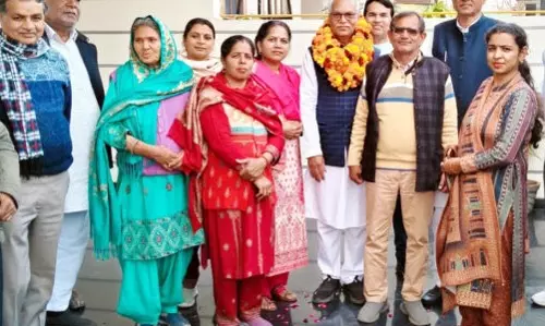 Bhiwani: कांग्रेस शहरी में नव नियुक्त कोषाध्यक्ष बलवीर सरोहा का स्वागत Bhiwani: कांग्रेस शहरी में नव नियुक्त कोषाध्यक्ष बलवीर सरोहा का स्वागत