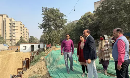 सड़क सुरक्षा को लेकर ग्रेटर नोएडा प्राधिकरण का अभियान, अधिकारियों ने नालों पर बने पुलों का किया निरीक्षण