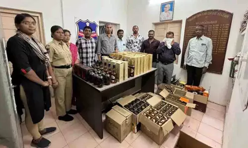 Secunderabad: बिना ड्यूटी चुकाई 8.15 लाख रुपये की शराब बरामद