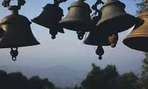 Temple की घंटी: ध्वनि, विज्ञान और एकाग्रता का संबंध Temple की घंटी: ध्वनि, विज्ञान और एकाग्रता का संबंध