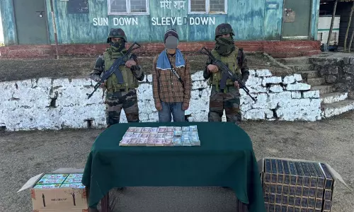 Assam Rifles ने सियाहा में विदेशी मुद्रा, तस्करी का तंबाकू और विदेशी सिगरेट जब्त की, एक व्यक्ति गिरफ्तार Assam Rifles ने सियाहा में विदेशी मुद्रा, तस्करी का तंबाकू और विदेशी सिगरेट जब्त की, एक व्यक्ति गिरफ्तार