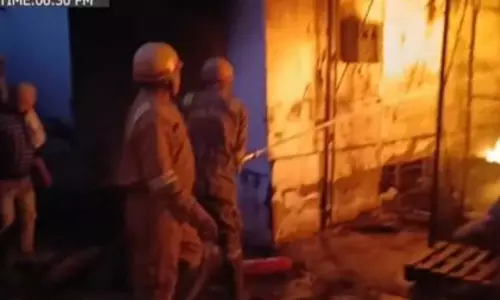Ghaziabad में मेडिकल इक्विपमेंट फैक्ट्री में आग लगी Ghaziabad में मेडिकल इक्विपमेंट फैक्ट्री में आग लगी