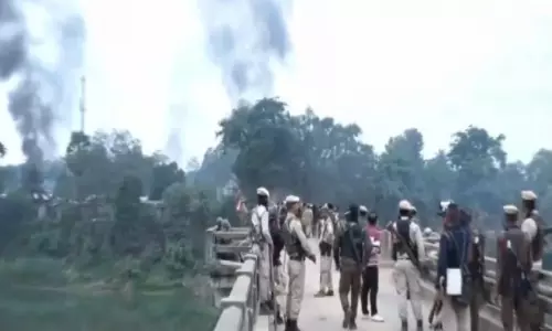 Assam: चिरांग जिले में बढ़ते तनाव के बीच इंटरनेट सेवाएं निलंबित Assam: चिरांग जिले में बढ़ते तनाव के बीच इंटरनेट सेवाएं निलंबित