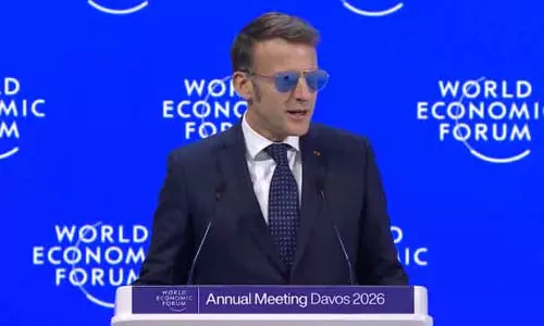 दावोस में Macron की चेतावनी: ताकतवर के कानून से दुनिया को बताया खतरा दावोस में Macron की चेतावनी: ताकतवर के कानून से दुनिया को बताया खतरा