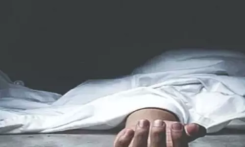 परिवार का दावा, SIR की वजह से सुसाइड, सुनवाई में पेड़ से लटका शव परिवार का दावा, SIR की वजह से सुसाइड, सुनवाई में पेड़ से लटका शव