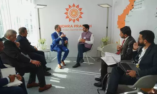Davos में सीएम नायडू का बड़ा मंत्र: एक परिवार-एक एंटरप्रेन्योर से होगा आंध्र का विकास Davos में सीएम नायडू का बड़ा मंत्र: एक परिवार-एक एंटरप्रेन्योर से होगा आंध्र का विकास