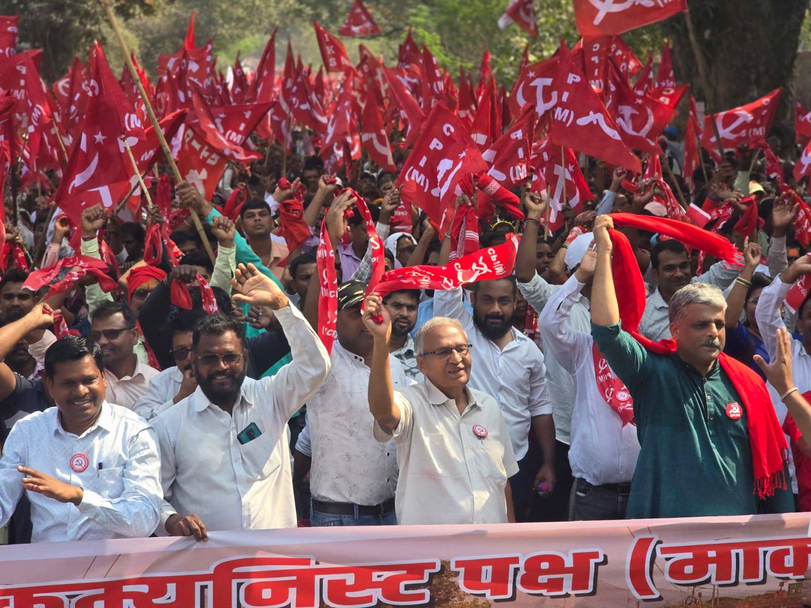 पालघर में CPI M  का मार्च, MGNREGA और श्रम संहिता के मुद्दे पर मुंबई तक विरोध प्रदर्शन की चेतावनी