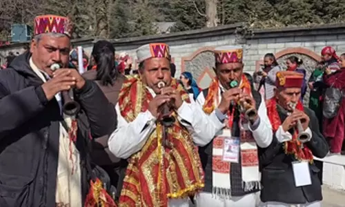 विंटर कार्निवल 2026: पारंपरिक वेशभूषा और झांकियों ने सैलानियों का मन मोह लिया