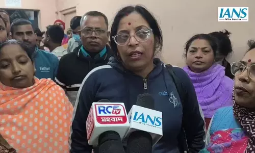 ठेका कर्मचारियों ने पांच महीने बकाया वेतन के खिलाफ अनिश्चितकालीन धरना शुरू किया ठेका कर्मचारियों ने पांच महीने बकाया वेतन के खिलाफ अनिश्चितकालीन धरना शुरू किया