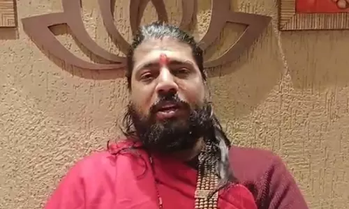 धीरेंद्र शास्त्री के तिरंगे वाले बयान को महंत लोकेश दास का समर्थन, बोले- जातिवाद में नहीं बंटना चाहिए धीरेंद्र शास्त्री के तिरंगे वाले बयान को महंत लोकेश दास का समर्थन, बोले- जातिवाद में नहीं बंटना चाहिए