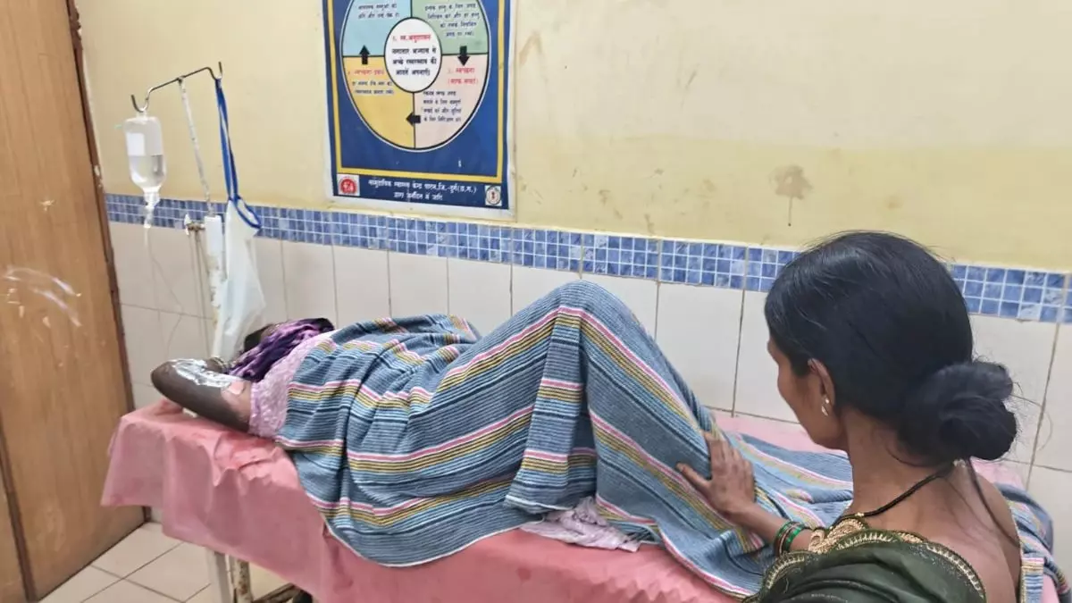 पति ने पत्नी से मोबाइल माँगा तो हुई लड़ाई, सुसाइड की कोशिश पति ने पत्नी से मोबाइल माँगा तो हुई लड़ाई, सुसाइड की कोशिश