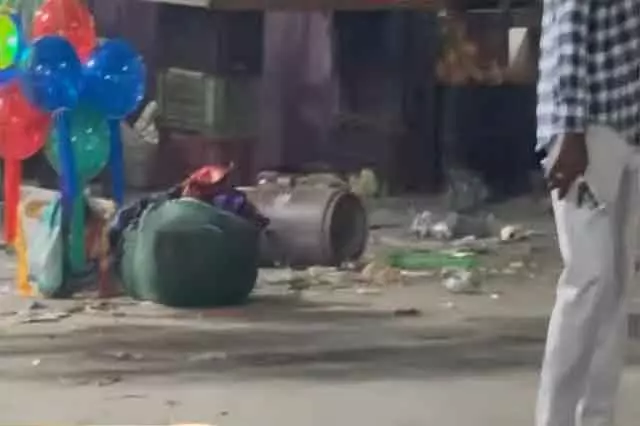 Kallakurichi : मनालुरपेट रिवर फेस्टिवल में सिलेंडर फटने से एक की मौत, 2 घायल Kallakurichi : मनालुरपेट रिवर फेस्टिवल में सिलेंडर फटने से एक की मौत, 2 घायल