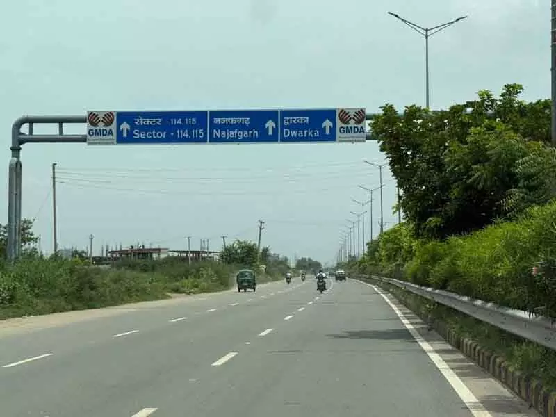 द्वारका एक्सप्रेसवे के निवासियों ने तत्काल सार्वजनिक परिवहन राहत की मांग की द्वारका एक्सप्रेसवे के निवासियों ने तत्काल सार्वजनिक परिवहन राहत की मांग की