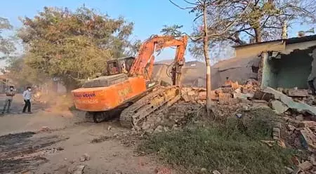 वटवा में एएमसी का अतिक्रमण हटाओ अभियान जारी, 450 से ज्यादा मकान-दुकानों पर चलेगा बुलडोजर वटवा में एएमसी का अतिक्रमण हटाओ अभियान जारी, 450 से ज्यादा मकान-दुकानों पर चलेगा बुलडोजर