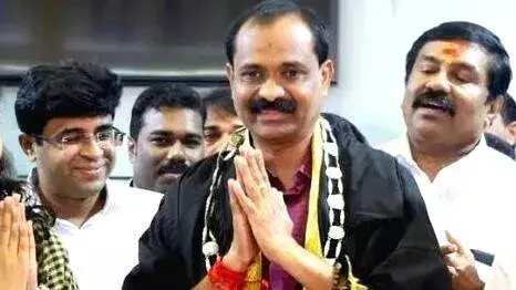 Mayor ने कॉन्ट्रैक्टर को बुलाया; तिरुवनंतपुरम शहर फ्लेक्स बोर्ड हटाएगा Mayor ने कॉन्ट्रैक्टर को बुलाया; तिरुवनंतपुरम शहर फ्लेक्स बोर्ड हटाएगा