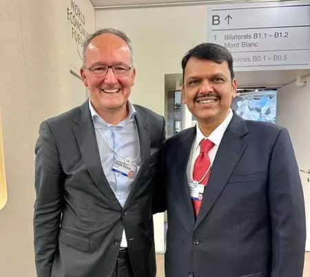 दावोस में मुख्यमंत्री फडणवीस की अगुवाई में निवेश के लिए कई हजार करोड़ के एमओयू पर हस्ताक्षर दावोस में मुख्यमंत्री फडणवीस की अगुवाई में निवेश के लिए कई हजार करोड़ के एमओयू पर हस्ताक्षर