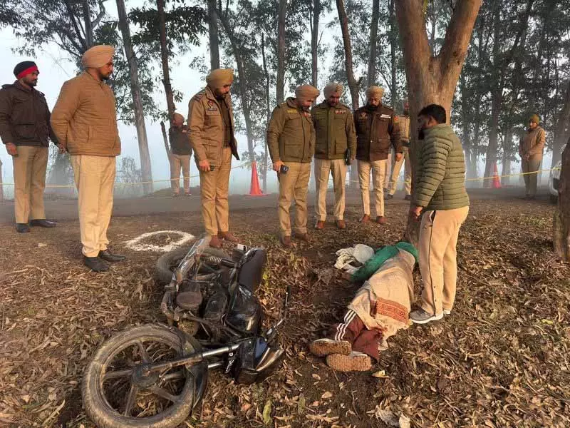 Jalandhar फायरिंग मामले में 2 युवक गिरफ्तार, पुलिस एनकाउंटर में एक घायल Jalandhar फायरिंग मामले में 2 युवक गिरफ्तार, पुलिस एनकाउंटर में एक घायल
