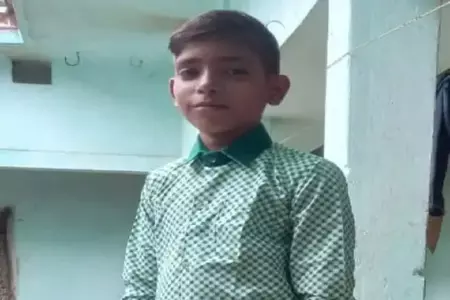 लापता किशोर का शव झाड़ियों में मिला, आक्रोशित ग्रामीणों ने किया सड़क जाम लापता किशोर का शव झाड़ियों में मिला, आक्रोशित ग्रामीणों ने किया सड़क जाम