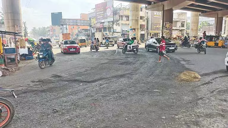 Chennai: मेडवक्कम फ्लाईओवर के नीचे टूटे हुए चौराहे को फिर से बनाने की अपील की Chennai: मेडवक्कम फ्लाईओवर के नीचे टूटे हुए चौराहे को फिर से बनाने की अपील की