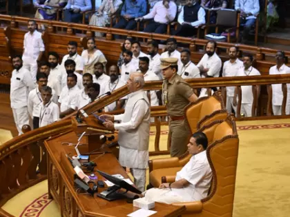 पॉलिसी एड्रेस विवाद: गवर्नर के बदलावों पर CM विजयन का सवाल पॉलिसी एड्रेस विवाद: गवर्नर के बदलावों पर CM विजयन का सवाल