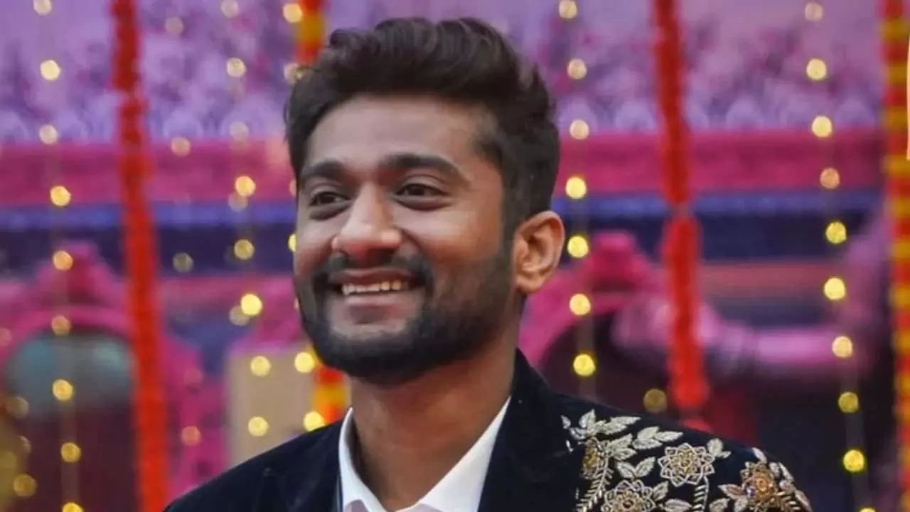 Bigg Boss Kannada 12 विनर: गिल्ली नाता का हीरो जैसा स्वागत Bigg Boss Kannada 12 विनर: गिल्ली नाता का हीरो जैसा स्वागत