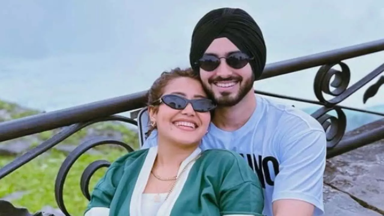 Neha Kakkar ने रोहनप्रीत सिंह के साथ तलाक की अफवाहों पर प्रतिक्रिया दी Neha Kakkar ने रोहनप्रीत सिंह के साथ तलाक की अफवाहों पर प्रतिक्रिया दी