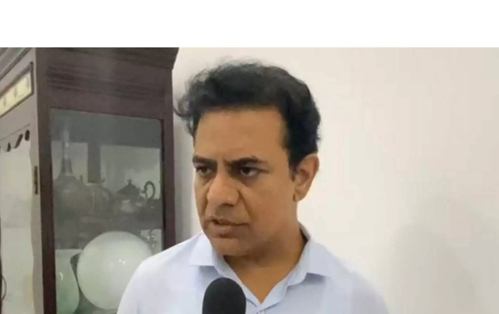 KTR ने तेलंगाना के मुख्यमंत्री पर निशाना साधा KTR ने तेलंगाना के मुख्यमंत्री पर निशाना साधा