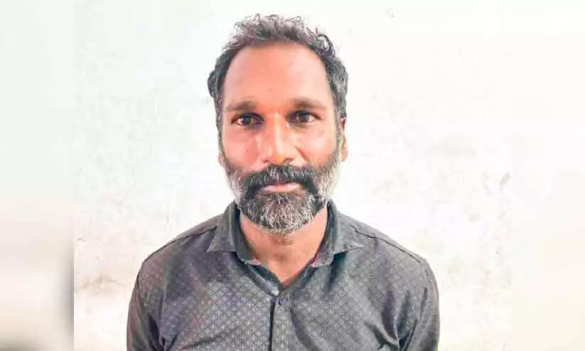 Kerala : बेटी के साथ शारीरिक शोषण करने के आरोप में सौतेला पिता गिरफ्तार Kerala : बेटी के साथ शारीरिक शोषण करने के आरोप में सौतेला पिता गिरफ्तार