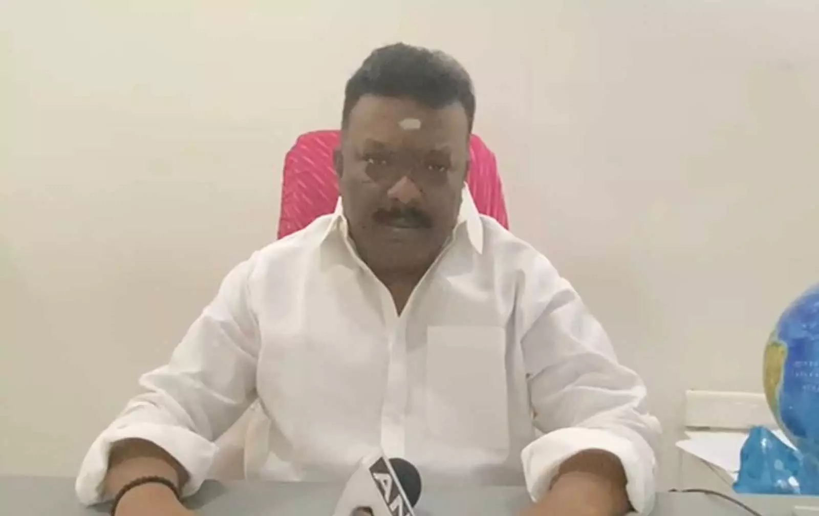 BRS MLC ने हरीश राव फोन टैपिंग मामले के नोटिस को लेकर तेलंगाना के मुख्यमंत्री की आलोचना की BRS MLC ने हरीश राव फोन टैपिंग मामले के नोटिस को लेकर तेलंगाना के मुख्यमंत्री की आलोचना की