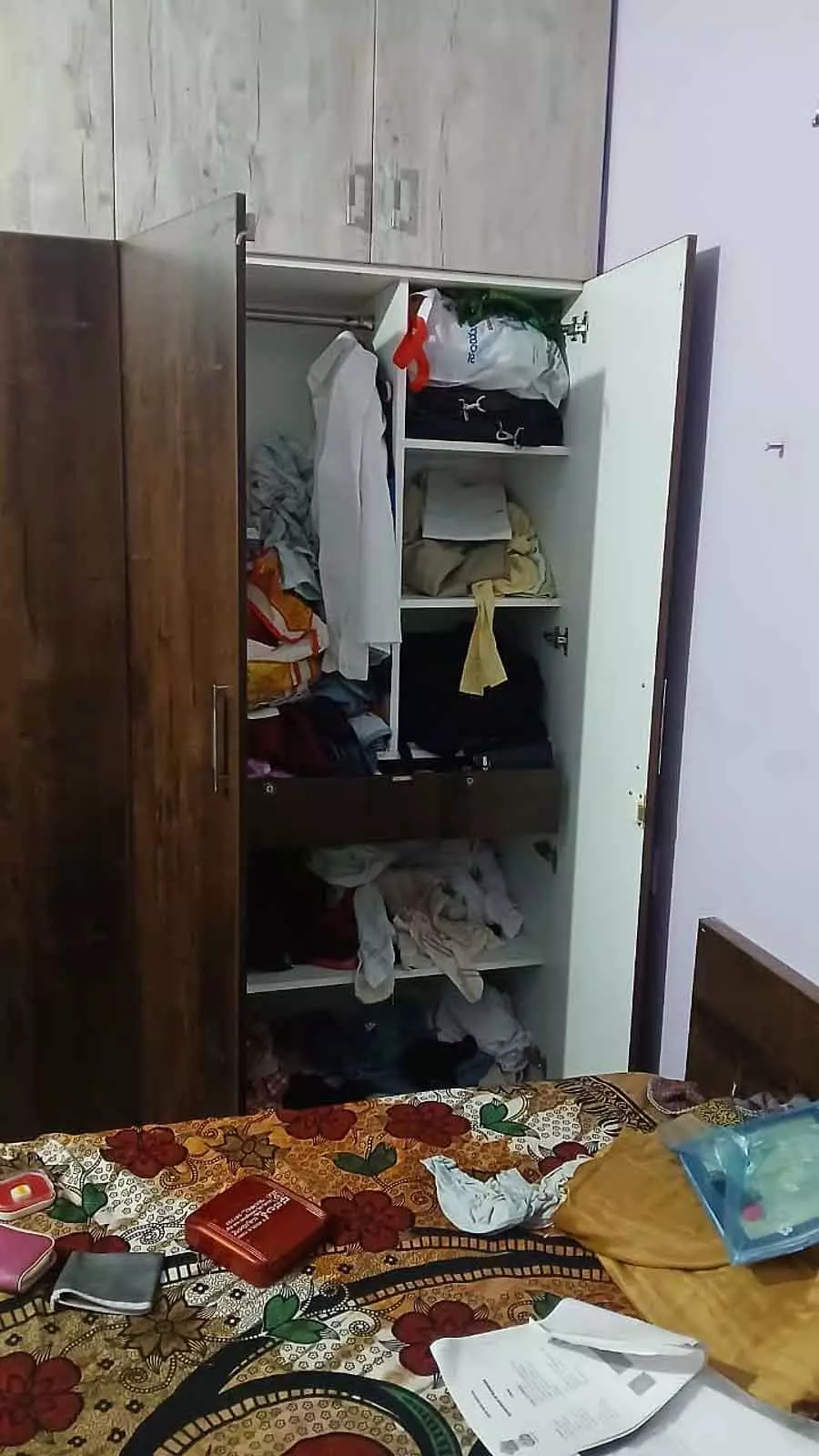 Karnataka : घर का दरवाज़ा तोड़कर ज्वेलरी और कैश चोरी हो गया Karnataka : घर का दरवाज़ा तोड़कर ज्वेलरी और कैश चोरी हो गया