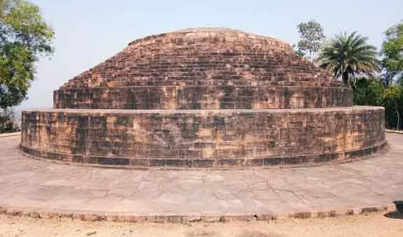 Lalitgiri में प्राचीन बौद्ध अवशेष सार्वजनिक प्रदर्शन के लिए रखे गए Lalitgiri में प्राचीन बौद्ध अवशेष सार्वजनिक प्रदर्शन के लिए रखे गए