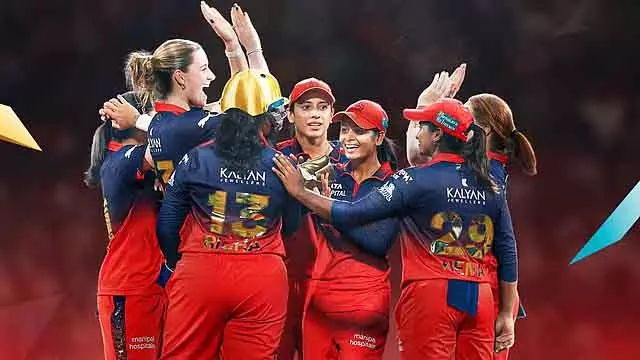 WPL 2026: RCB ने इतिहास रचा, बिना हारे प्लेऑफ में पहुंची फाइनल में पहुंचने का सुनहरा मौका WPL 2026: RCB ने इतिहास रचा, बिना हारे प्लेऑफ में पहुंची फाइनल में पहुंचने का सुनहरा मौका